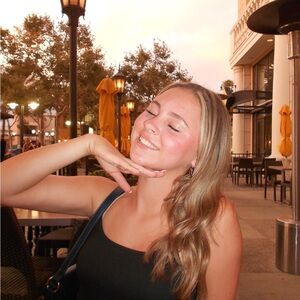 Meet your Posher, Mora